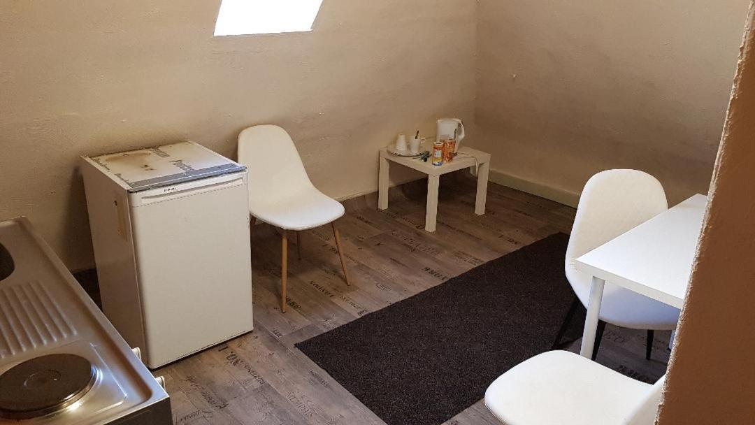 Handwerker Unterkunft Monteurzimmer Mit Gemeinschaftsbad In Brebach Saarbrücken Kültér fotó
